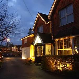 Hotel Corner House Gatwick With Bookable Parking
